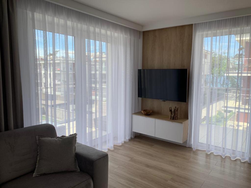 Apartament Nadmorski Z Basenem Klifowa Rewal Ngoại thất bức ảnh
